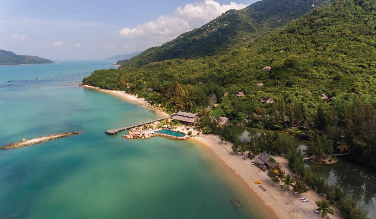 lalya-ninh-van-bay-1.jpg