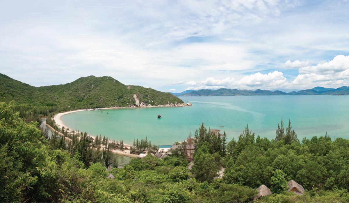 lalya-ninh-van-bay-2.jpg
